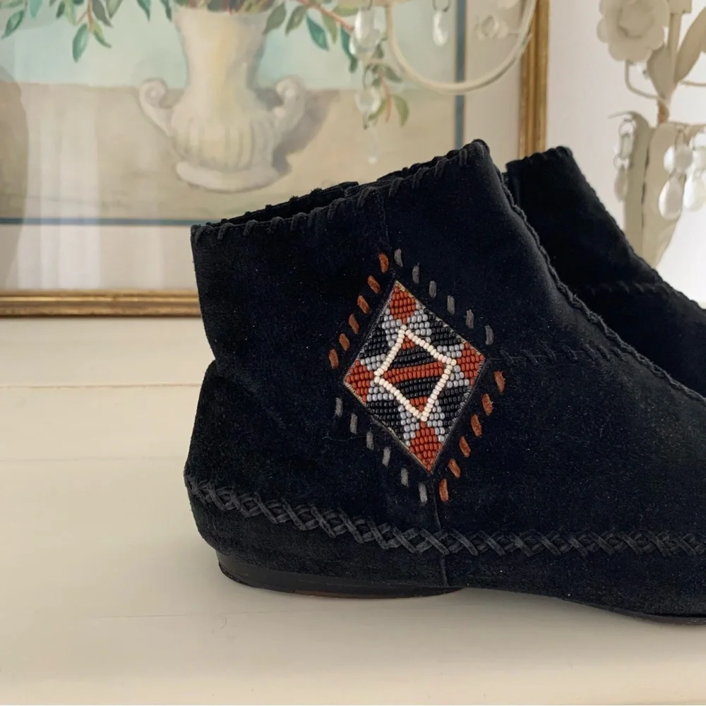 Susan Bennis Warren Edwards Black Suede Beaded Native American Tribal Boots